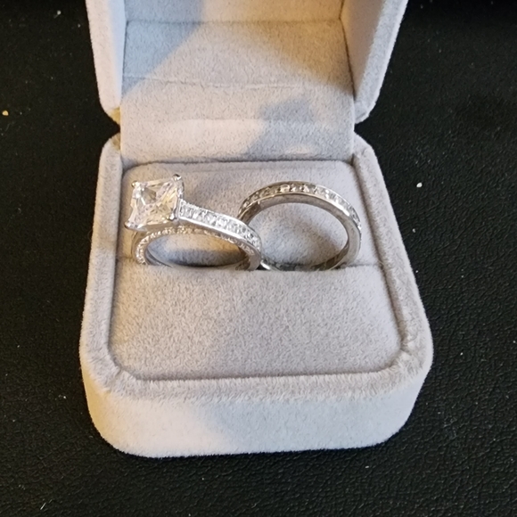 Size 5: Large CZ Princess Cut Wedding Set - Picture 2 of 4